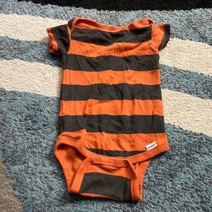 3 piece short sleeve onesies 6-9 month